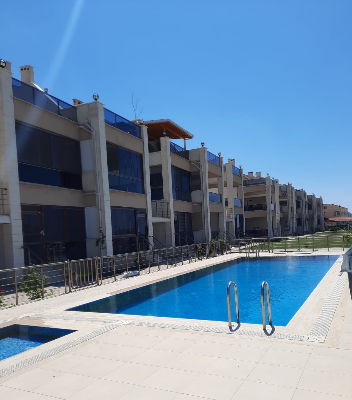 ALTINKUM SAHİLDE HAVUZLU SİTE İÇERİSİNDE SATILIK 4+1 DUBLEX YAZLIK